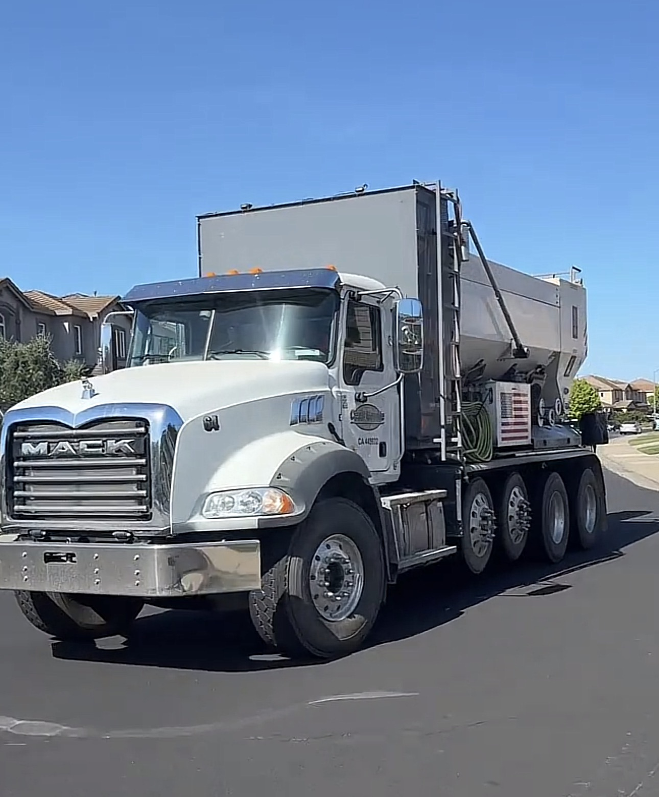 CG Concrete volumetric mixer delivering concrete